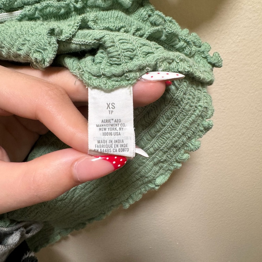Aerie Jungle Thrills Green Smocked Crop Tank Lettuce Trim - Picture 5 of 6